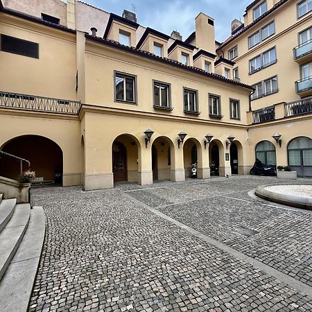 Unique Charles Bridge 2Bdr Apartment. Прага Экстерьер фото