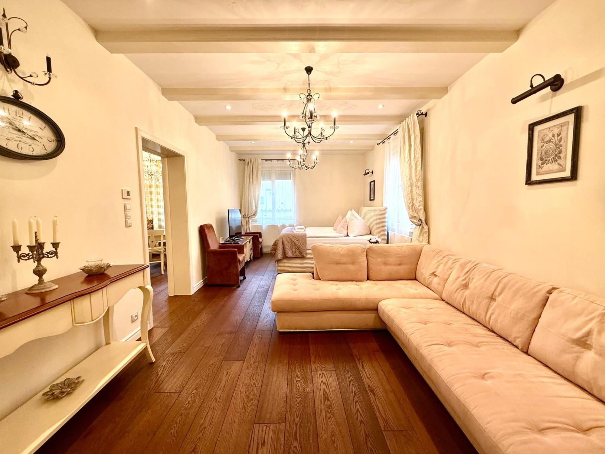 Unique Charles Bridge 2Bdr Apartment. Прага Экстерьер фото