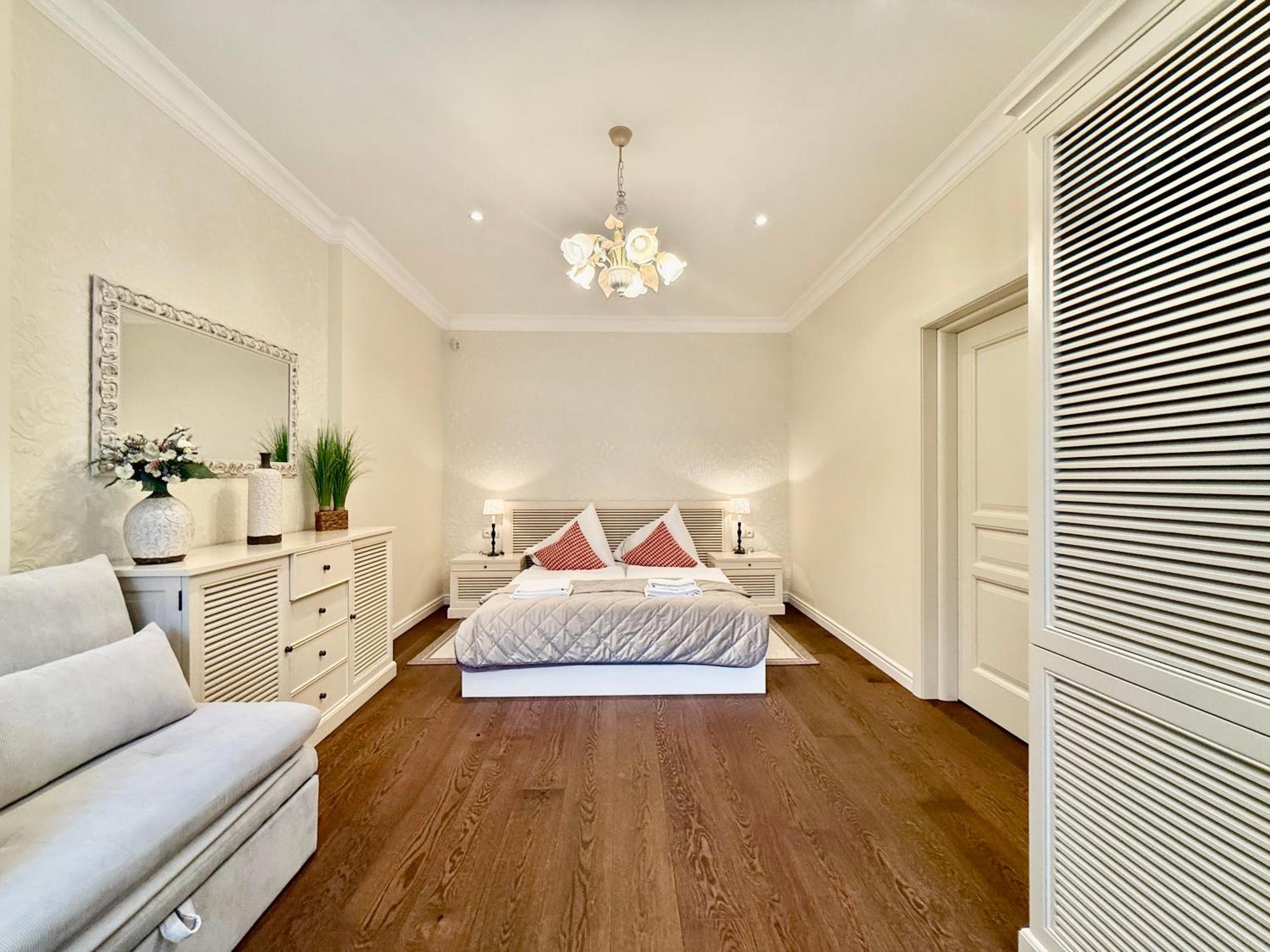 Unique Charles Bridge 2Bdr Apartment. Прага Экстерьер фото