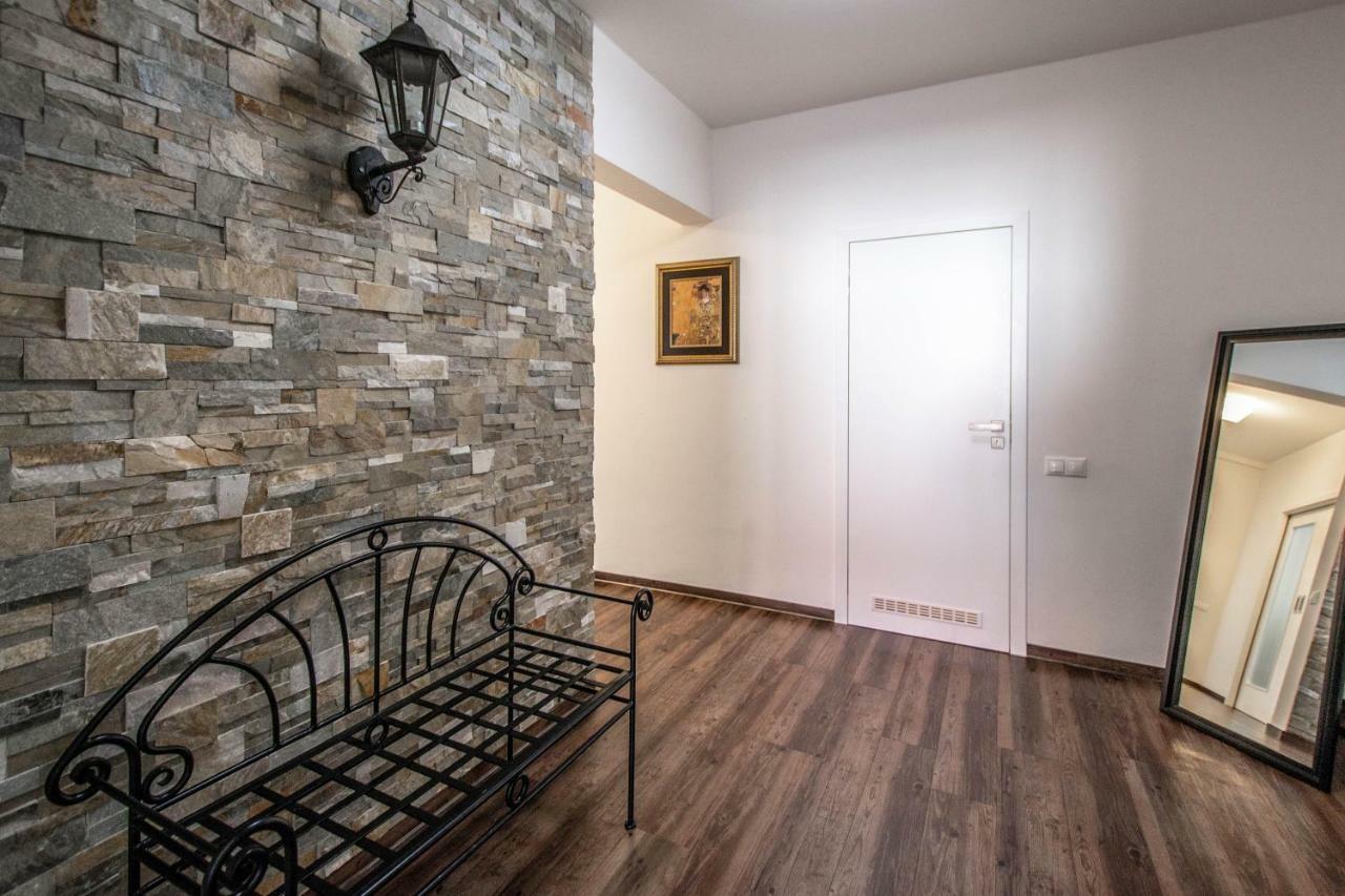 Unique Charles Bridge 2Bdr Apartment. Прага Экстерьер фото