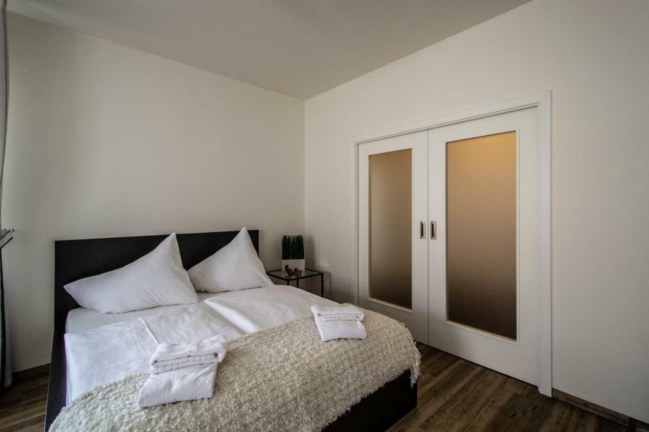 Unique Charles Bridge 2Bdr Apartment. Прага Экстерьер фото